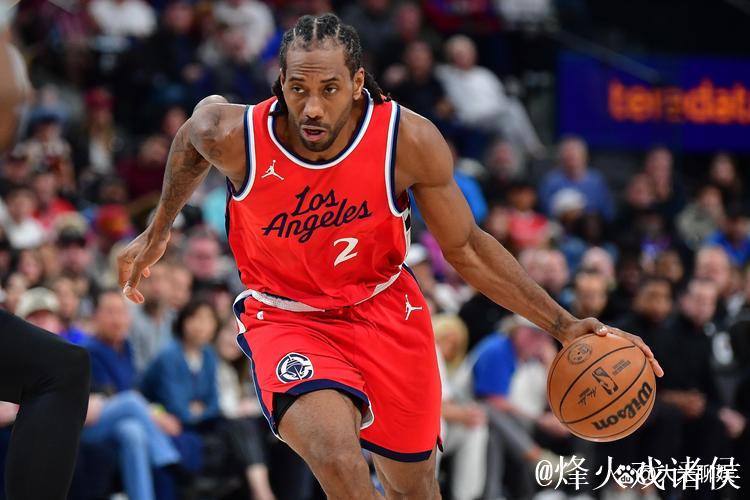 伦纳德底角三分救命，快船顽强追分