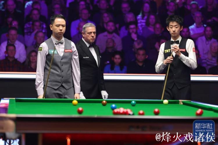 斯诺克大师赛：吴宜泽与肖国栋携手闯入八强