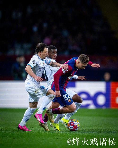 欧冠-莱万首开纪录奥斯梅恩追平 巴萨与那不勒斯1-1握手言和